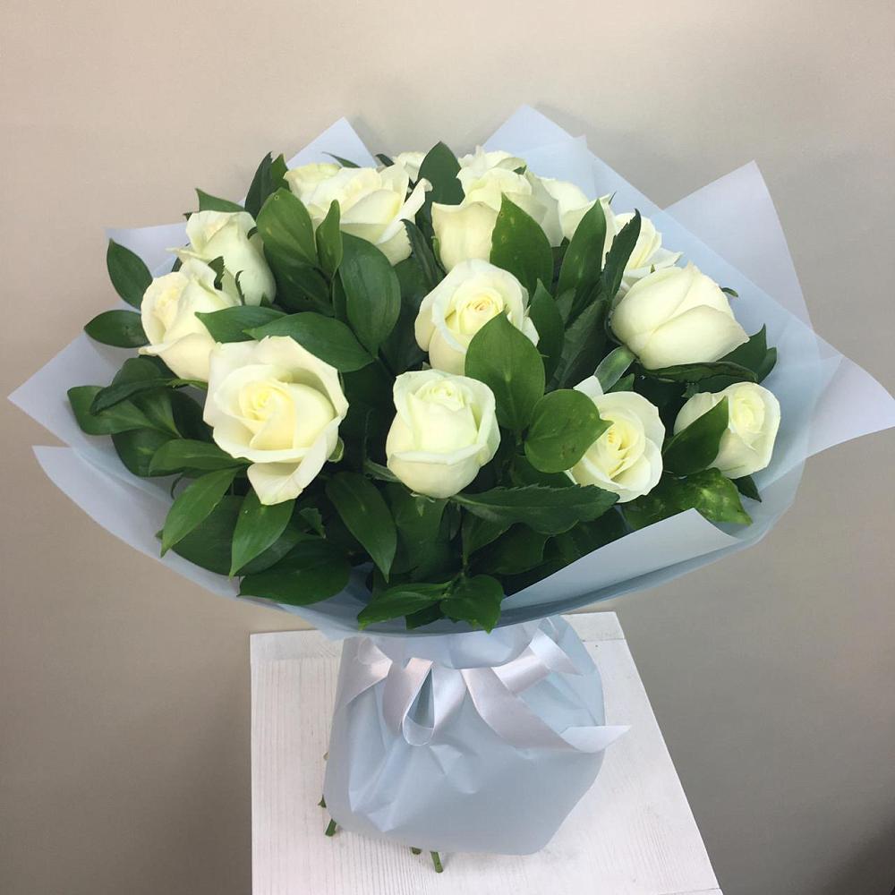 Букет 15 Белых роз Проуд в Канаш