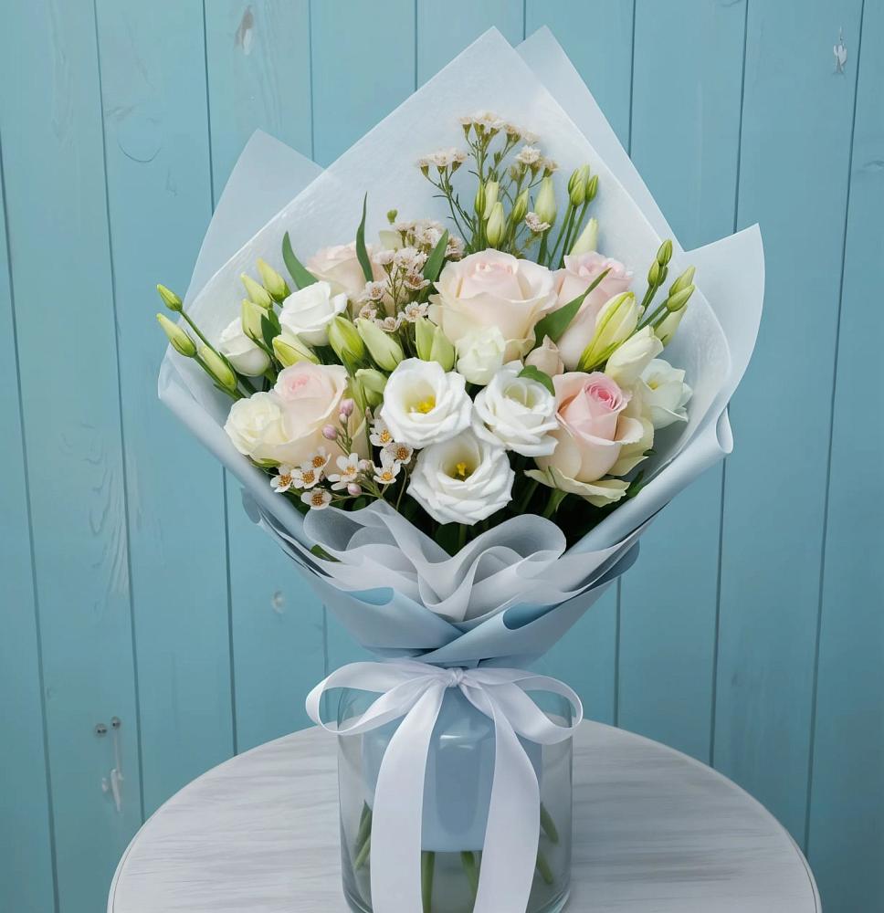 Букет цветов из: Розы и Лизиантусы в Канаш