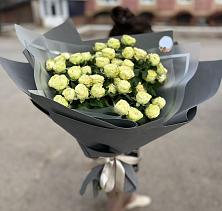 Букет Белые кустовые розы Солинеро в Канаш
