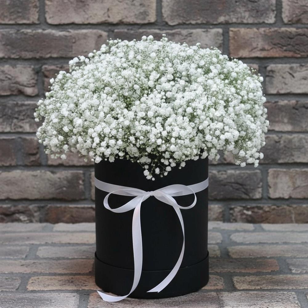 Цветочная композиция из Гипсофила в шляпной коробке в Канаш