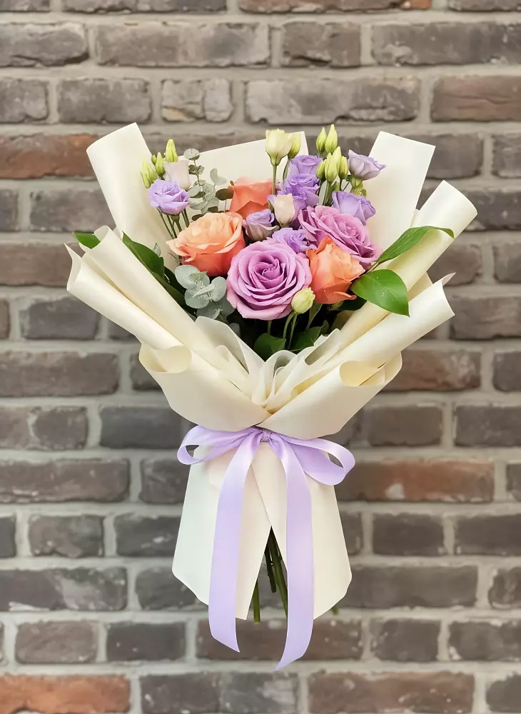 Букет цветов из: Лизиантусы и Розы в Канаш