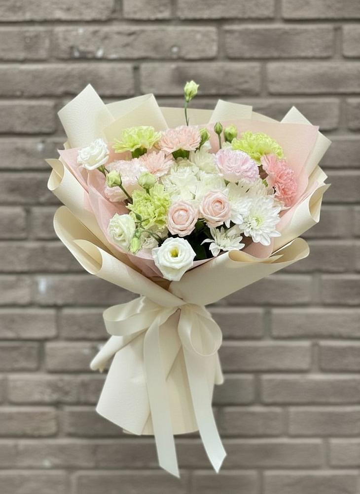 Букет цветов из: Гвоздики, Розы, Лизиантусы и Хризантемы в Канаш