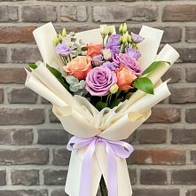 Букет цветов из:  Лизиантусы и Розы в Канаш