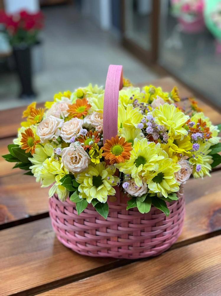 Цветочная композиция из Хризантемы и Розы в корзине в Канаш